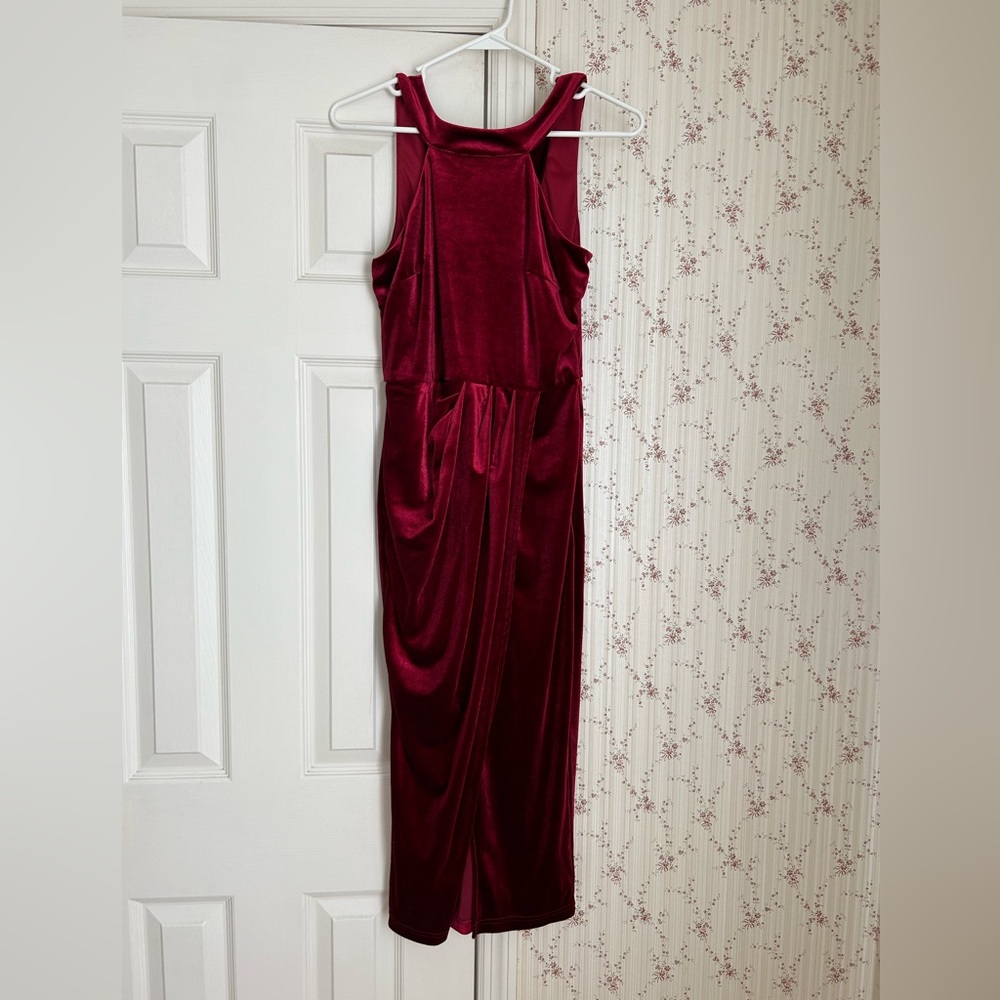 Burgundy midi length cocktail dress Perfect for a fall/winter wedding never worn